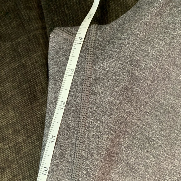 Lululemon gray leggings size 4 EUC - Picture 4 of 4